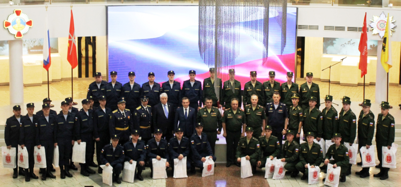 В Зале Славы российского оружия торжественно проводили на военную службу новобранцев научно-производственных подразделений армии России. Тульский Государственный Музей Оружия