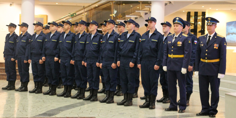 В Зале Славы российского оружия торжественно проводили на военную службу новобранцев научно-производственных подразделений армии России. Тульский Государственный Музей Оружия