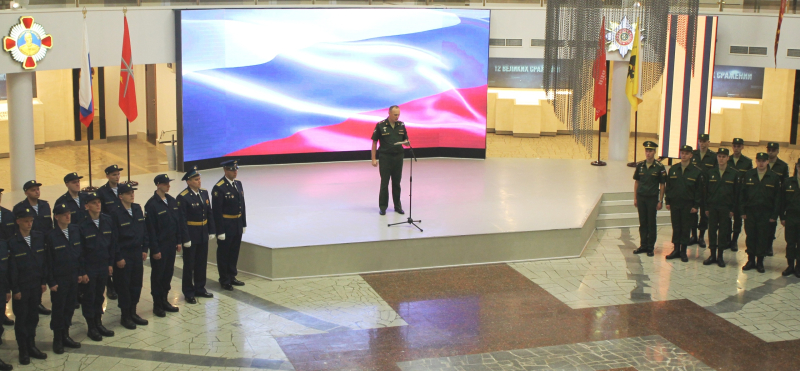 В Зале Славы российского оружия торжественно проводили на военную службу новобранцев научно-производственных подразделений армии России. Тульский Государственный Музей Оружия