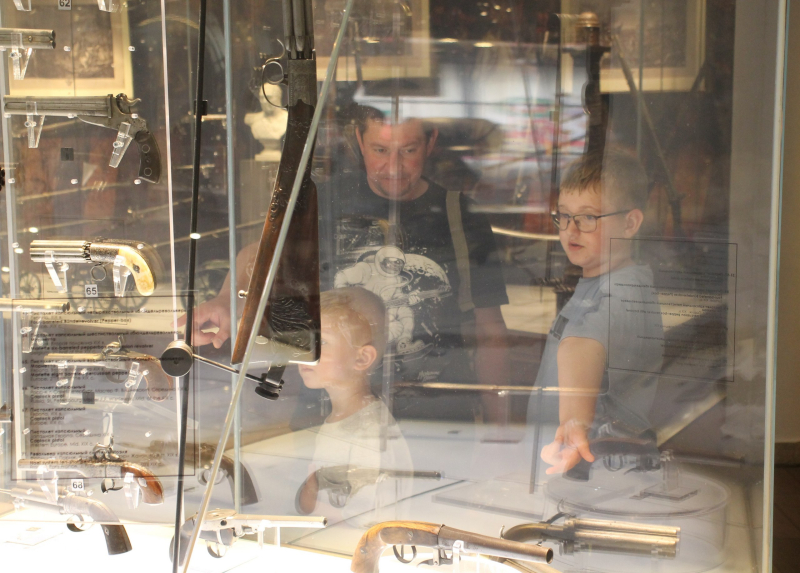 Дорогие друзья, с праздником! С Днем России! Ждем вас в Тульском музее оружия! Тульский Государственный Музей Оружия