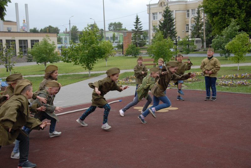 Сегодня в музее оружия успешно прошли «Курс молодого бойца» ученики ЦО № 23 г. Тулы. Тульский Государственный Музей Оружия