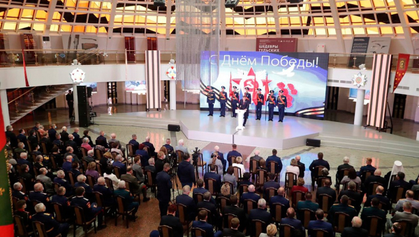 Губернатор Тульской области А.Г. Дюмин поздравил ветеранов Великой Отечественной войны и тружеников тыла с наступающим Днем Победы в музее оружия Тульский Государственный Музей Оружия