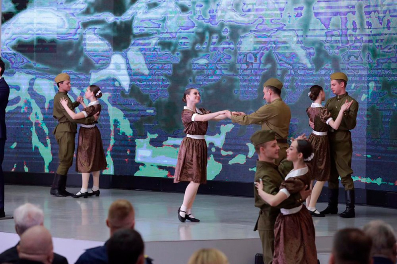 Губернатор Тульской области А.Г. Дюмин поздравил ветеранов Великой Отечественной войны и тружеников тыла с наступающим Днем Победы в музее оружия Тульский Государственный Музей Оружия