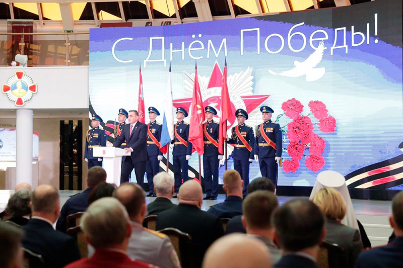 Губернатор Тульской области А.Г. Дюмин поздравил ветеранов Великой Отечественной войны и тружеников тыла с наступающим Днем Победы в музее оружия Тульский Государственный Музей Оружия