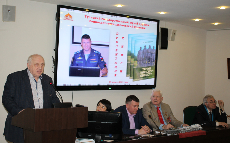 «Танки Тульской области»: в музее оружия состоялась презентация книги М.И. Берговского. Тульский Государственный Музей Оружия
