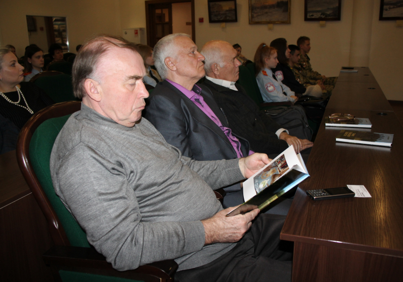 «Танки Тульской области»: в музее оружия состоялась презентация книги М.И. Берговского. Тульский Государственный Музей Оружия