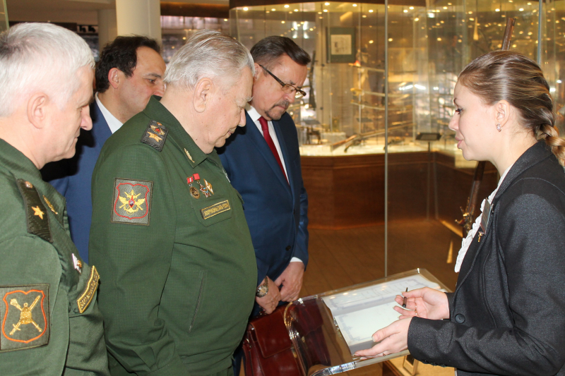 Генерал армии В.Ф.Ермаков: «Дорогие туляки! Вы были героями, сейчас совершаете гражданский героизм и будете героями» Тульский Государственный Музей Оружия