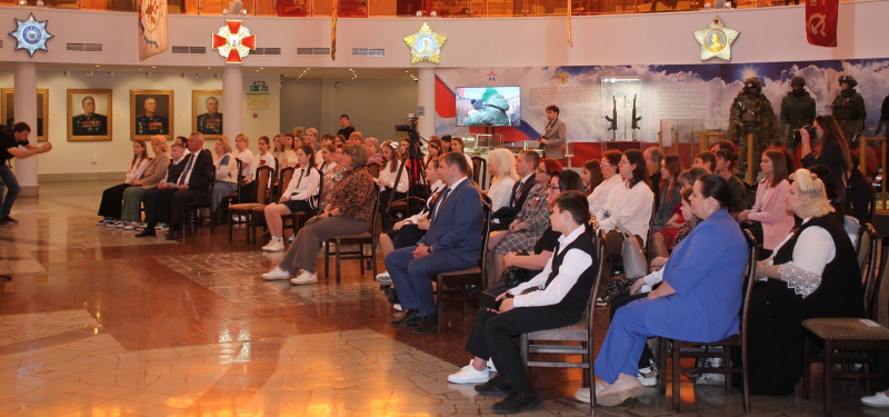 «У них в судьбе была война...». Награждениe победителей и призеров V областного конкурса эссе в Тульском музее оружия. Тульский Государственный Музей Оружия