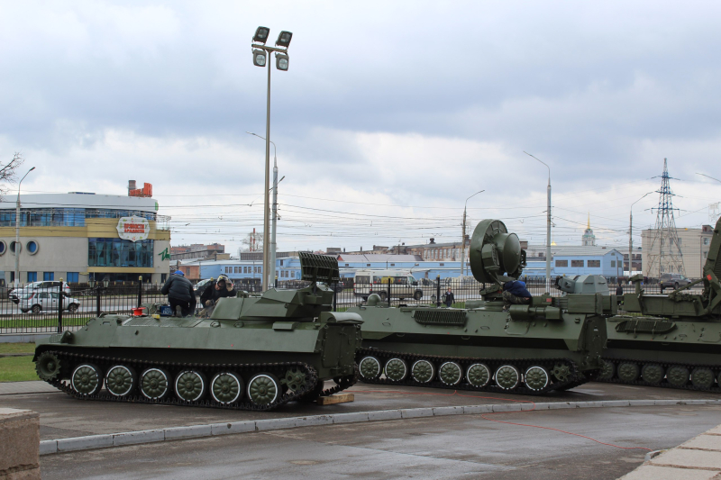 «Рысь» и «Леопард»! Теперь у здания – шлема! Тульский Государственный Музей Оружия