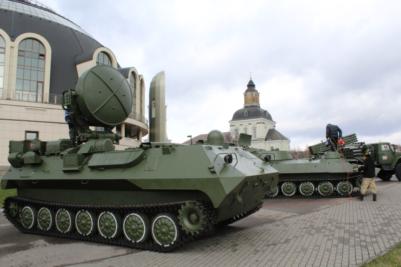 «Рысь» и «Леопард»! Теперь у здания – шлема! Тульский Государственный Музей Оружия