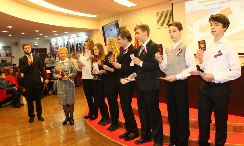 70 юных туляков получили российские паспорта в музее оружия Тульский Государственный Музей Оружия