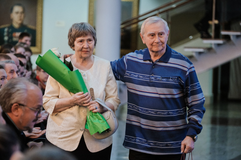 Гости Тульского музея оружия, участники творческого вечера «Многогранность талантов оружейников», по-новому открыли для себя творческий потенциал знаменитых земляков Тульский Государственный Музей Оружия