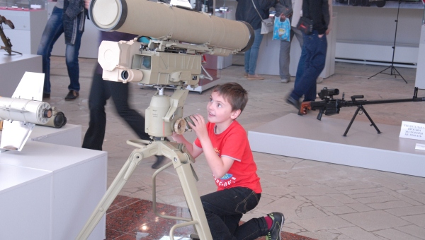 Любознательный посетитель из «Ласточки» Тульский Государственный Музей Оружия