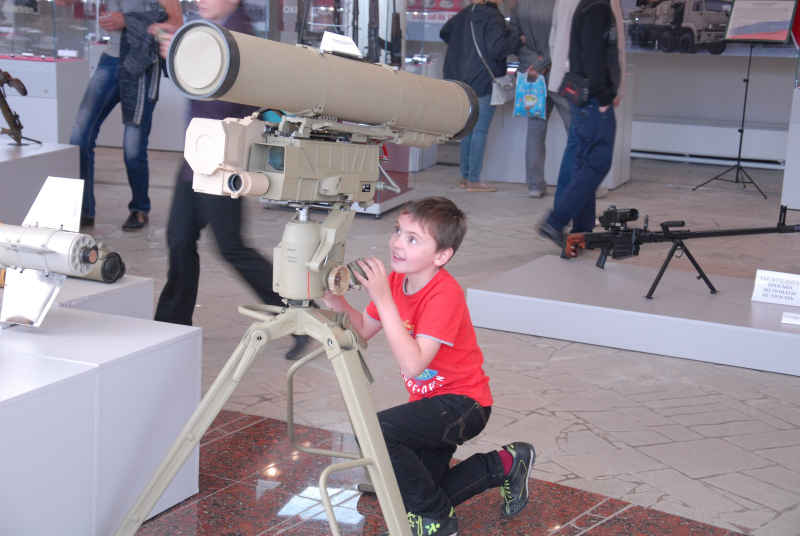 Любознательный посетитель из «Ласточки» Тульский Государственный Музей Оружия