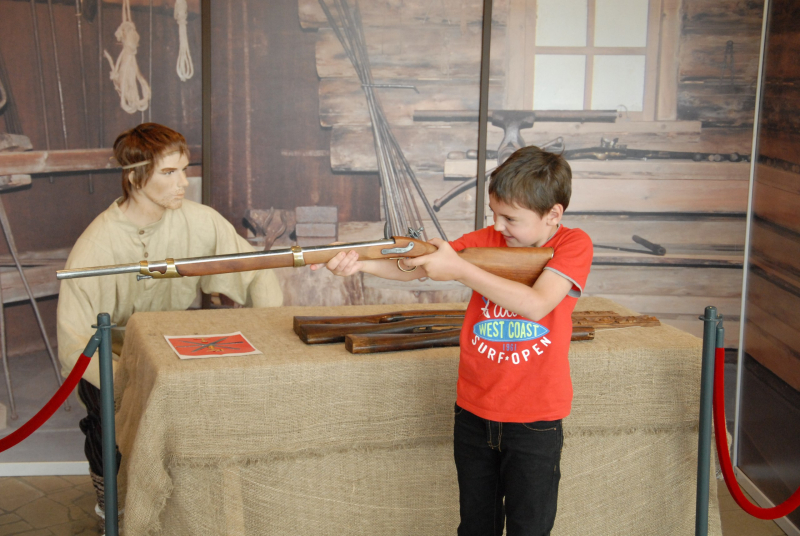 Любознательный посетитель из «Ласточки» Тульский Государственный Музей Оружия