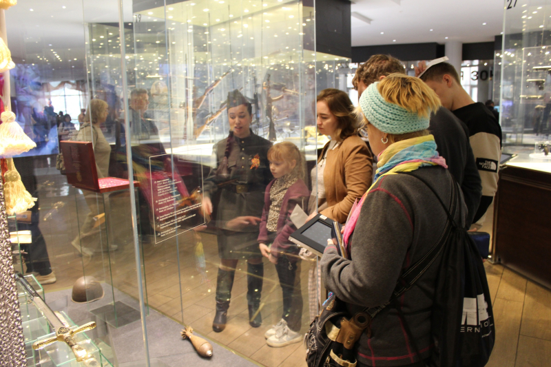 По традиции в День Победы в музее проводятся интерактивные тематические костюмированные экскурсии «Оружие Победы» и «Подвиг тульских оружейников в годы Великой Отечественной войны» Тульский Государственный Музей Оружия