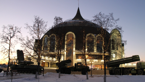 Елочка нарядная, светятся огни. До чего ж красивые праздничные дни! Тульский Государственный Музей Оружия