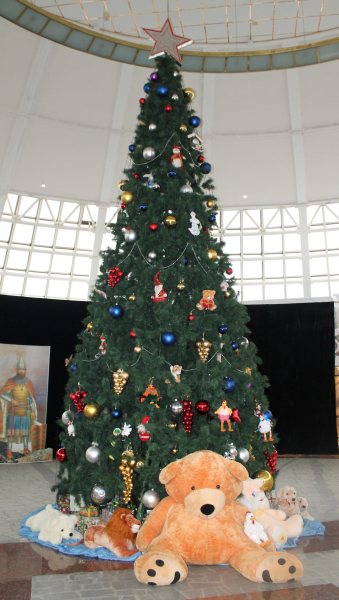 Елочка нарядная, светятся огни. До чего ж красивые праздничные дни! Тульский Государственный Музей Оружия