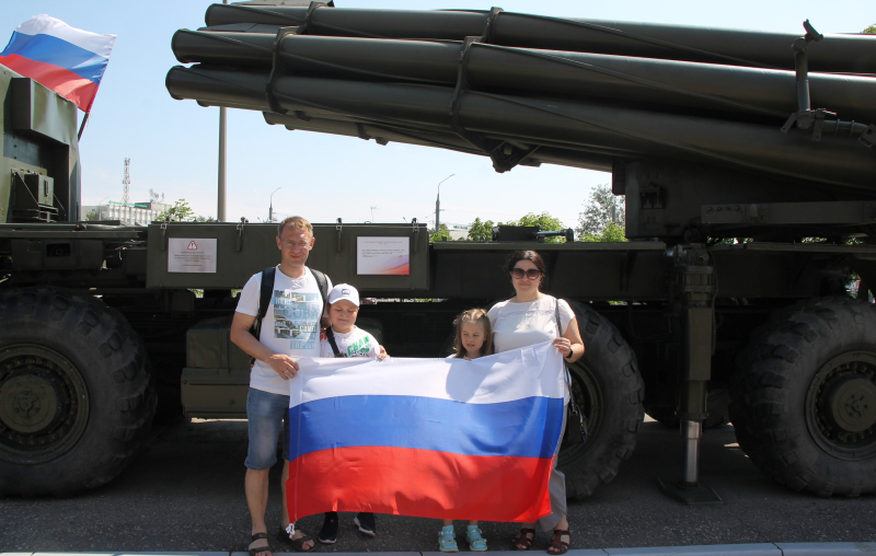 Патриотические акции «Лента-триколор» и «Под флагом России – мы едины!» в Тульском музее оружия! Тульский Государственный Музей Оружия