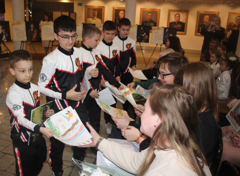 В Зале Славы Тульского государственного музея оружия состоялось торжественное открытие фотовыставки федерального проекта «Китель Победы» Тульский Государственный Музей Оружия