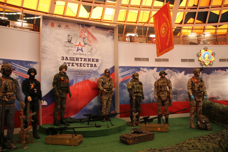Выставка «Защитники Отечества», посвященная героям специальной военной операции, открылась в канун Дня Победы в Зале Славы российского оружия Тульский Государственный Музей Оружия