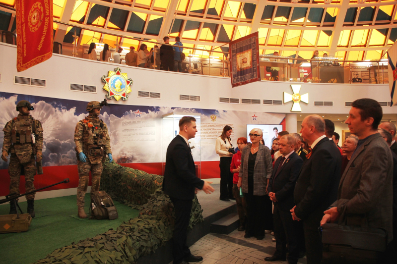 Выставка «Защитники Отечества», посвященная героям специальной военной операции, открылась в канун Дня Победы в Зале Славы российского оружия Тульский Государственный Музей Оружия