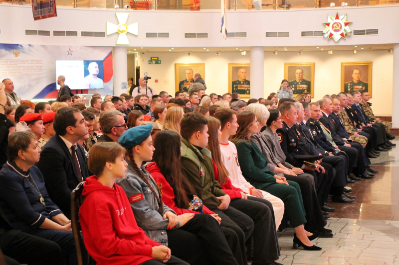 Выставка «Защитники Отечества», посвященная героям специальной военной операции, открылась в канун Дня Победы в Зале Славы российского оружия Тульский Государственный Музей Оружия