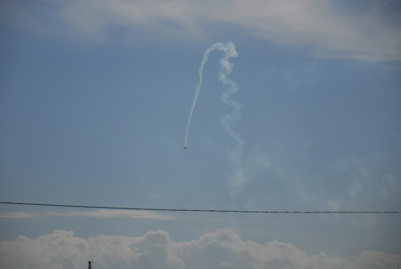 Авиашоу в День Победы. Ракурс от здания-шлема Тульского музея оружия. Тульский Государственный Музей Оружия