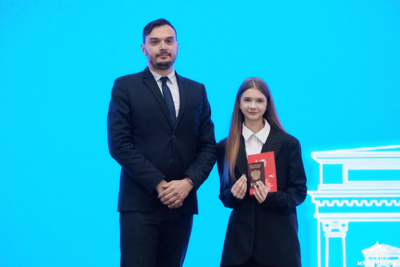 Сегодня в Тульском государственном музее оружия состоялась торжественная церемония вручения паспорта гражданина Российской Федерации! Тульский Государственный Музей Оружия