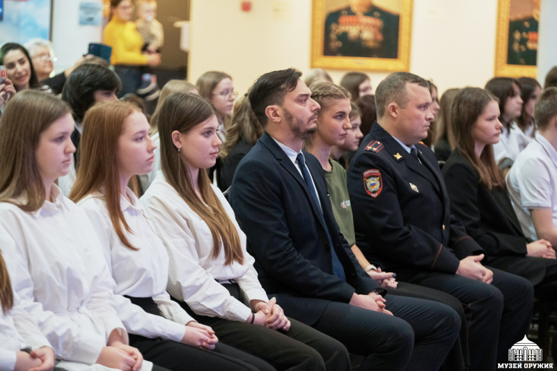 Сегодня в Тульском государственном музее оружия состоялась торжественная церемония вручения паспорта гражданина Российской Федерации! Тульский Государственный Музей Оружия