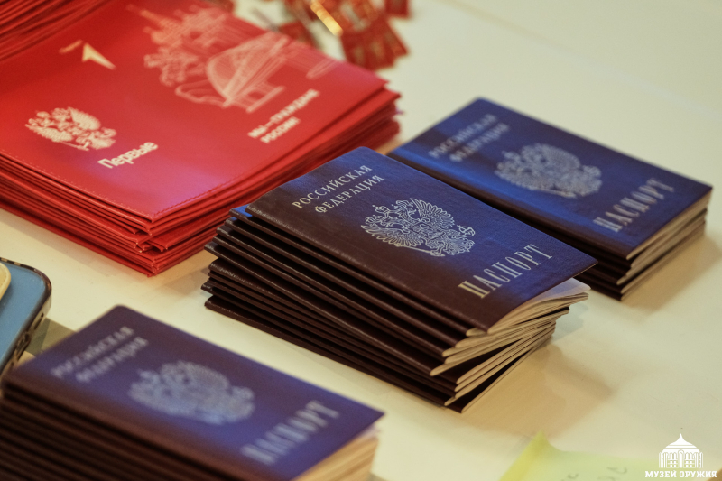 Сегодня в Тульском государственном музее оружия состоялась торжественная церемония вручения паспорта гражданина Российской Федерации! Тульский Государственный Музей Оружия
