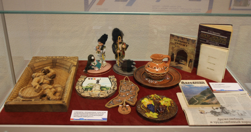 В Библиотечно-информационном центре «Оружие. Память. Патриотизм» музея оружия открылась выставка «Мастера и мастерство. Ремесленники и оружейники. История и традиции России» Тульский Государственный Музей Оружия