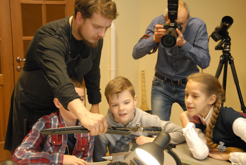 Юные оружейники в мастерской музея Тульский Государственный Музей Оружия