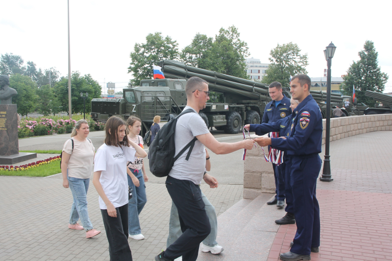 День России в Тульском музее оружия: патриотическая акция «Триколор»! Тульский Государственный Музей Оружия