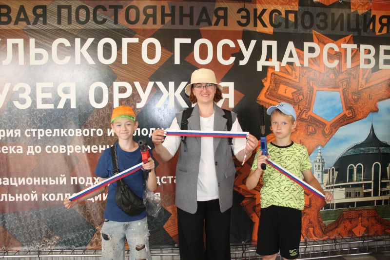 День России в Тульском музее оружия: патриотическая акция «Триколор»! Тульский Государственный Музей Оружия