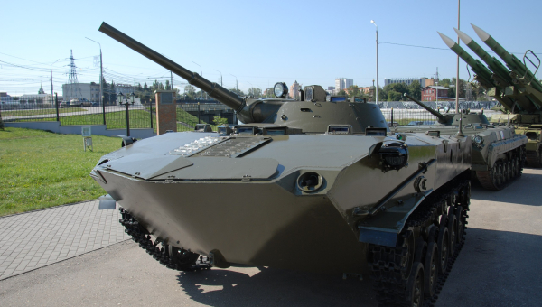 В день ВДВ тульские десантники подарили музею оружия БМД-1П! Тульский Государственный Музей Оружия