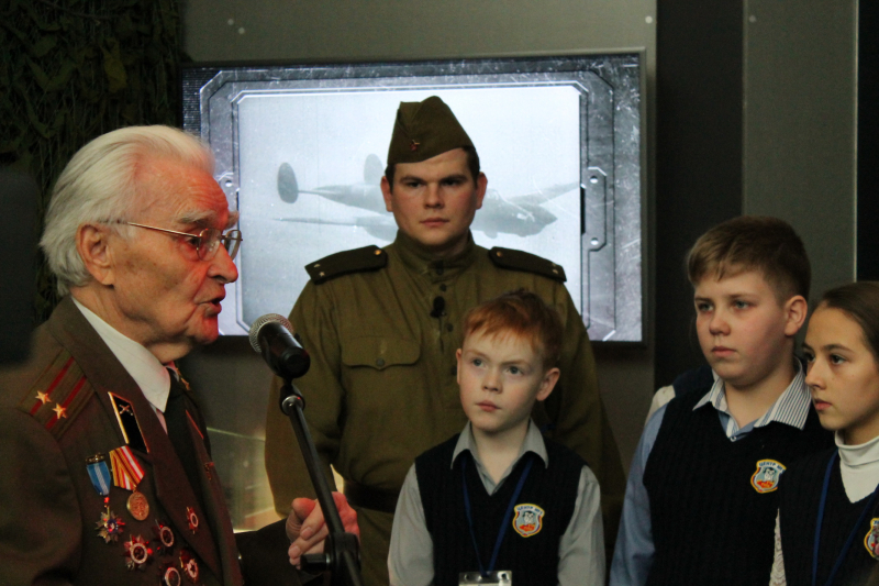 В.М. Мирошниченко: «выставка «Война и мифы» дает молодежи понимание героических подвигов их дедов и прадедов» Тульский Государственный Музей Оружия