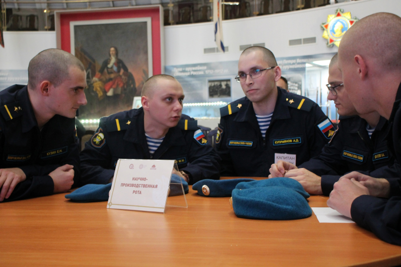 В Тульском музее оружия начались торжества, посвященные Дню оружейника! По доброй традиции открыл праздничные мероприятия интеллектуальный блиц-турнир «Музейные баталии» Тульский Государственный Музей Оружия