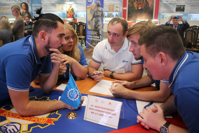 В Тульском музее оружия начались торжества, посвященные Дню оружейника! По доброй традиции открыл праздничные мероприятия интеллектуальный блиц-турнир «Музейные баталии» Тульский Государственный Музей Оружия