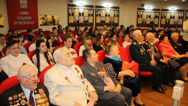 Для нас война — история. Мы родились и выросли в мирное время. О войне мы можем судить только по фильмам. Тульский Государственный Музей Оружия