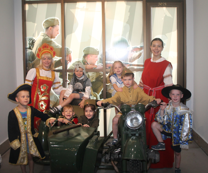 В День семьи, любви и верности музей оружия приглашает в гости семьи с детьми на праздничную программу «Музей для друзей!». Тульский Государственный Музей Оружия