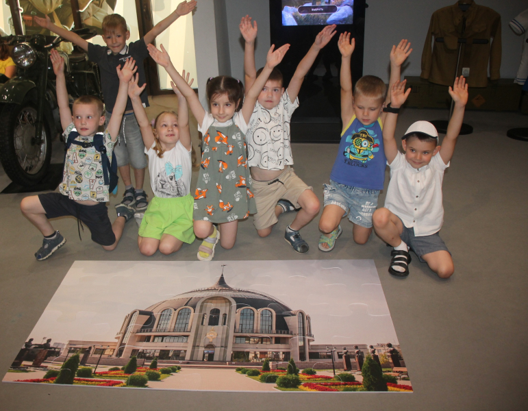 В День семьи, любви и верности музей оружия приглашает в гости семьи с детьми на праздничную программу «Музей для друзей!». Тульский Государственный Музей Оружия