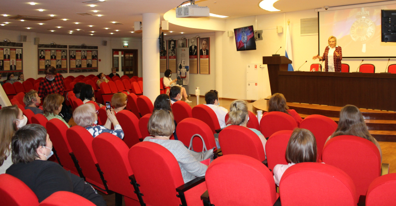 Сегодня, в рамках XIX Международного фестиваля военного кино имени народного артиста СССР Юрия Озерова, в Тульском музее оружия состоялась встреча Натальи Николаевны Хорохориной со зрителями. Тульский Государственный Музей Оружия