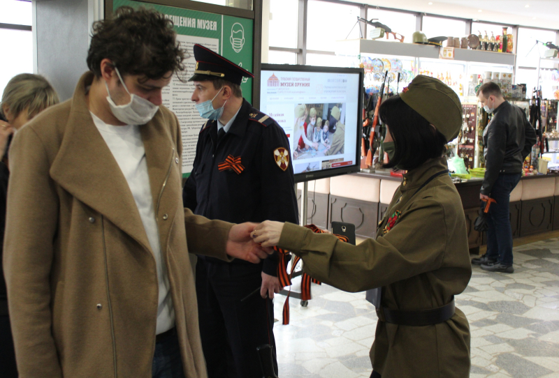 В музее оружия стартовали патриотические акции «Под знаменем Победы!» и «Георгиевская ленточка». Присоединяйтесь к праздничным мероприятиям музея! Тульский Государственный Музей Оружия