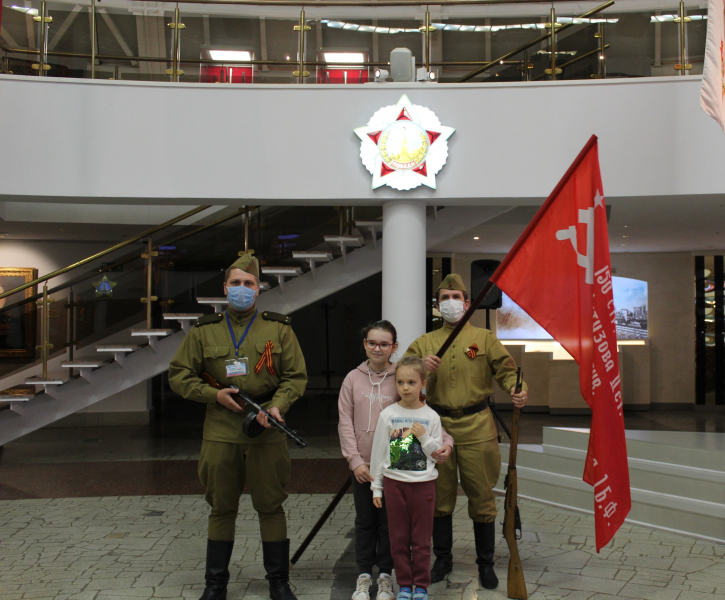 В музее оружия стартовали патриотические акции «Под знаменем Победы!» и «Георгиевская ленточка». Присоединяйтесь к праздничным мероприятиям музея! Тульский Государственный Музей Оружия