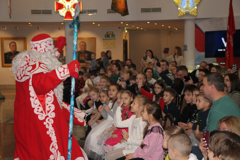 В музее оружия для самых маленьких гостей проводится оригинальная детская игровая программа с Дедом Морозом, Снегурочкой и сказочными героями! Тульский Государственный Музей Оружия
