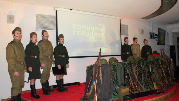 «И с тех пор столица знает: Если враг придет войной, С юга ей не ждать удара – Тула там стоит стеной». Тульский Государственный Музей Оружия