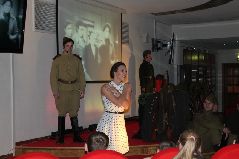 «И с тех пор столица знает: Если враг придет войной, С юга ей не ждать удара – Тула там стоит стеной». Тульский Государственный Музей Оружия