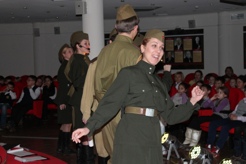 «И с тех пор столица знает: Если враг придет войной, С юга ей не ждать удара – Тула там стоит стеной». Тульский Государственный Музей Оружия