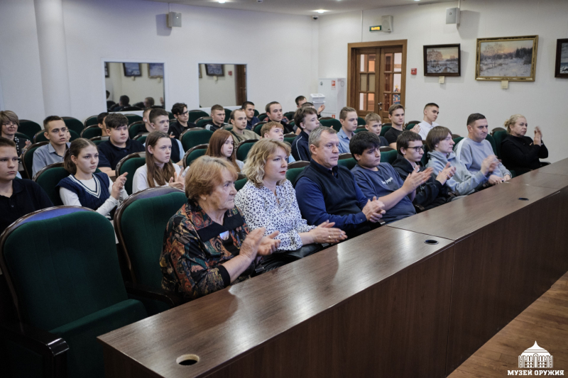 84-й годовщине разгрома немецко-фашистских войск в битве под Москвой и героической обороне Тулы в 1941 году был посвящен Урок мужества, состоявшийся сегодня в Тульском музее оружия Тульский Государственный Музей Оружия